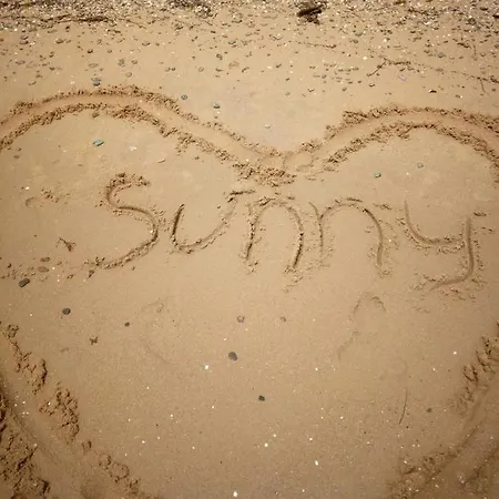 Sunny Studio * ساني بيتش